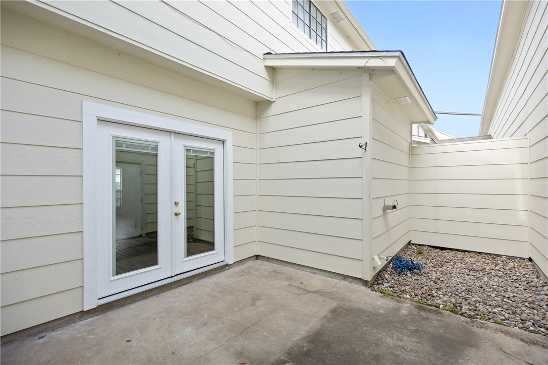 3052 Quail Springs Road, Unit A2 Corpus Christi, TX 78414 - Photo 29 of 31 a view of a garage