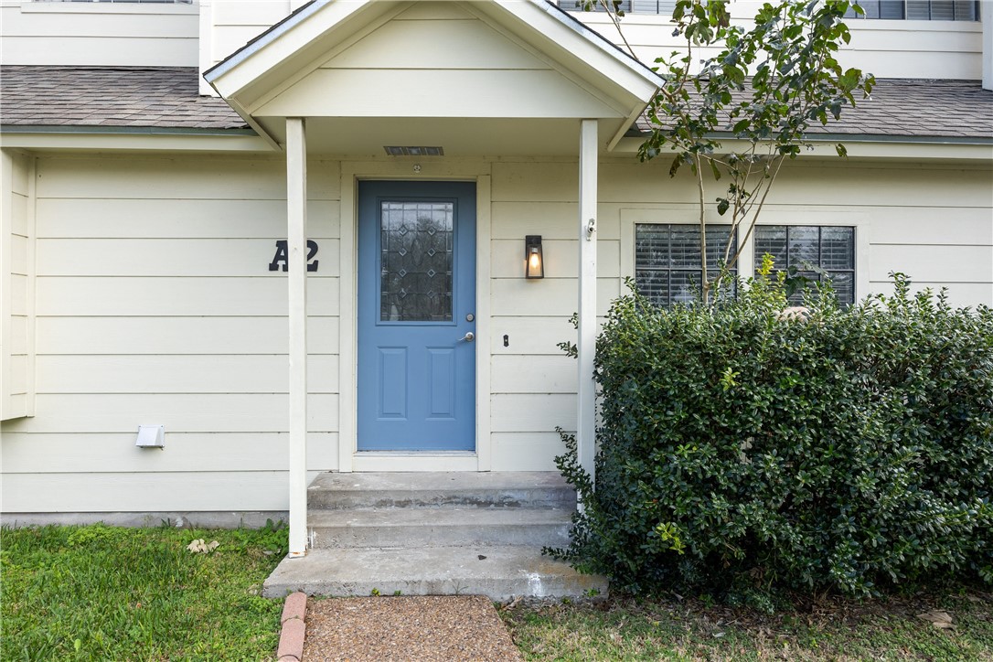 3052 Quail Springs Road, Unit A2 Corpus Christi, TX 78414 - Photo 3 of 31 a front view of a house with a garden