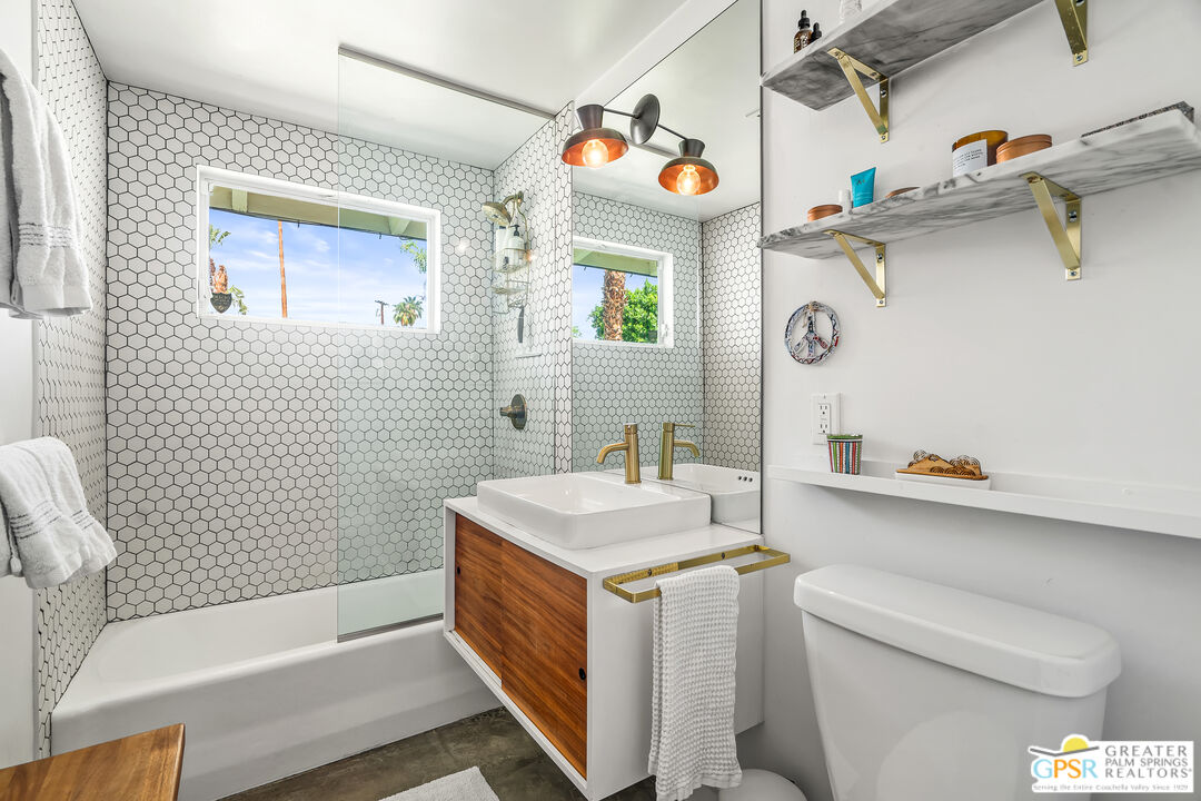 1655 Tamarisk Road Palm Springs, CA 92262 - Photo 24 of 39 a bathroom with a sink a toilet and shower