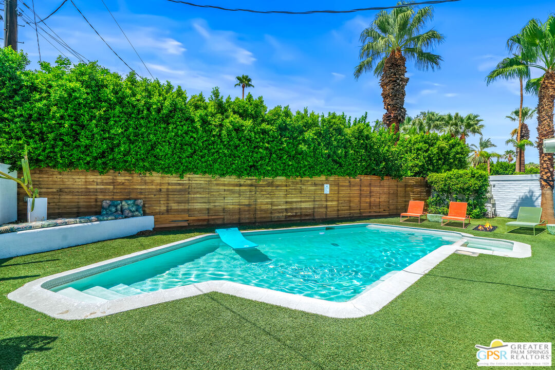1655 Tamarisk Road Palm Springs, CA 92262 - Photo 27 of 39 a view of yard with grass and grass