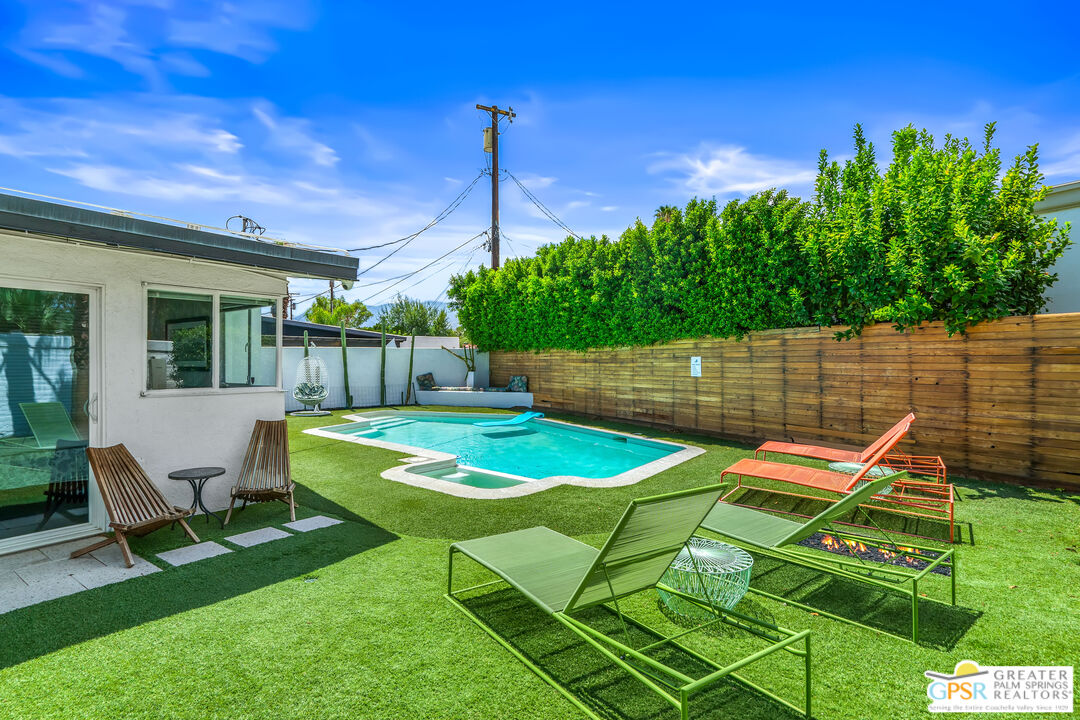1655 Tamarisk Road Palm Springs, CA 92262 - Photo 37 of 39 a backyard of a house with table and chairs