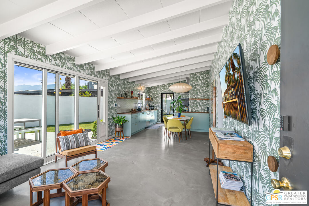 1655 Tamarisk Road Palm Springs, CA 92262 - Photo 6 of 39 a outdoor space with furniture