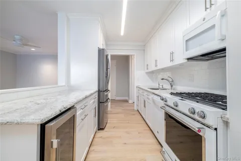 $899,000 | 666 Shore Road, Unit 6M, Long Beach, NY 11561