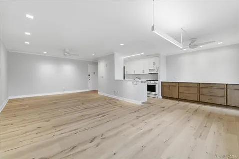 $899,000 | 666 Shore Road, Unit 6M, Long Beach, NY 11561