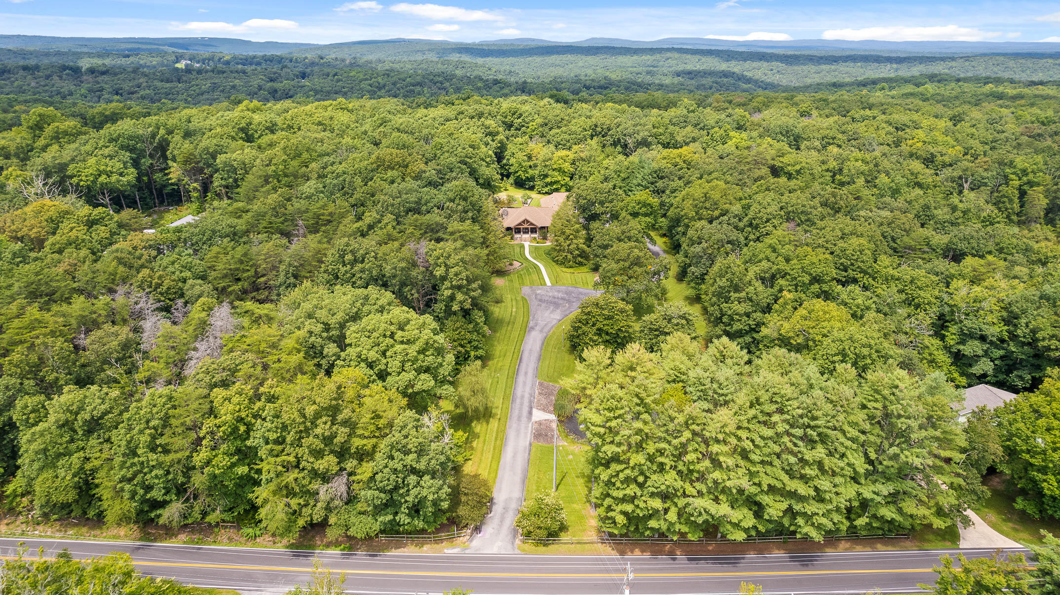 2613 Corral Road Signal Mountain, TN 37377 - Photo 8 of 79 Corral-68