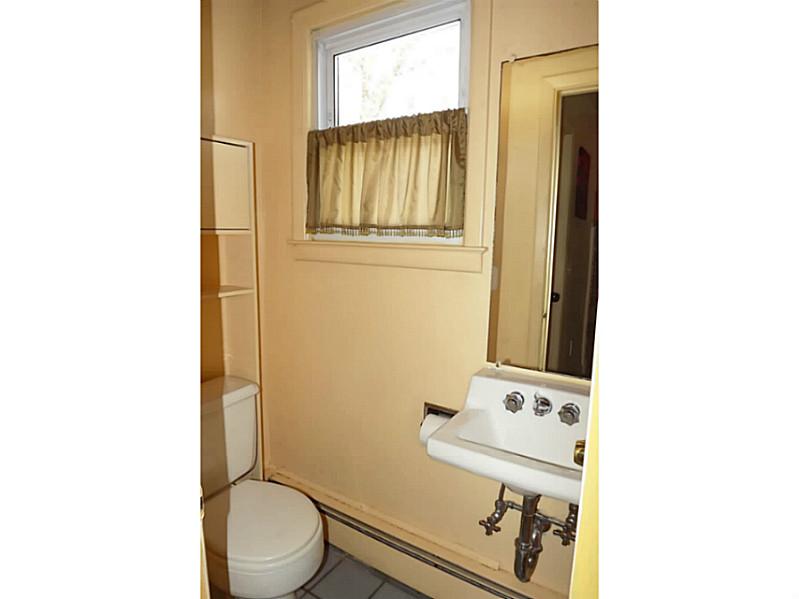 199 Old County Road Smithfield, RI 02917 - Photo 16 of 21 Bathroom.