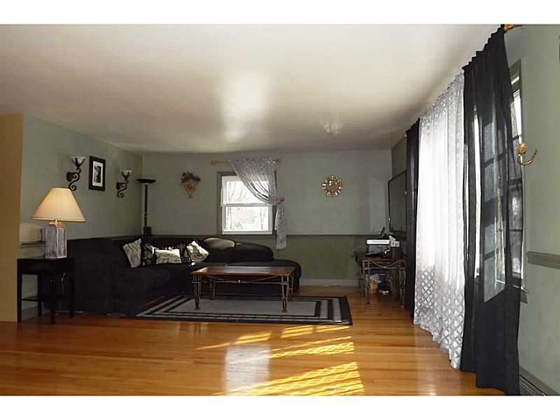 199 Old County Road Smithfield, RI 02917 - Photo 4 of 21 Living Room.