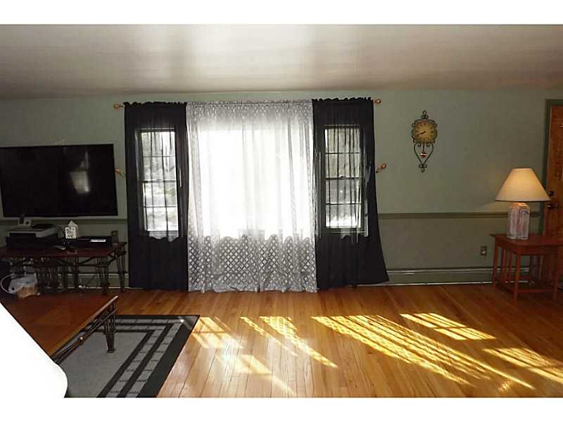199 Old County Road Smithfield, RI 02917 - Photo 5 of 21 Living Room.