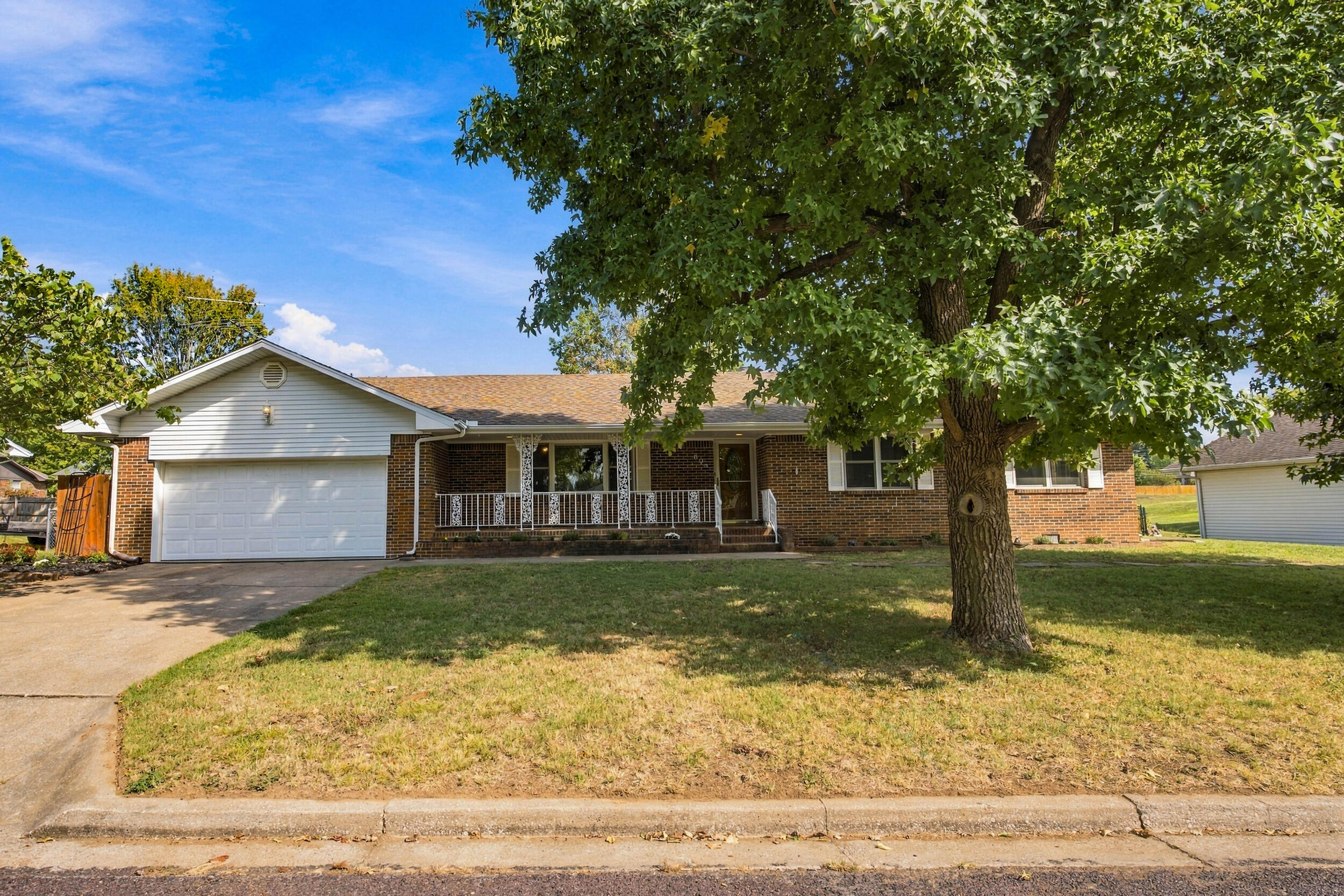 603 Learning Lane Monett, MO 65708 - Photo 2 of 52 1_603_learning_lane_monett_046