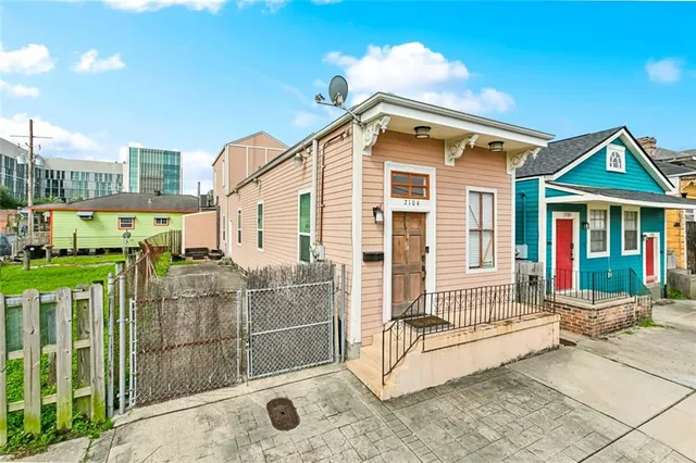 $1,995 | 2104 Iberville Street, New Orleans, LA 70112