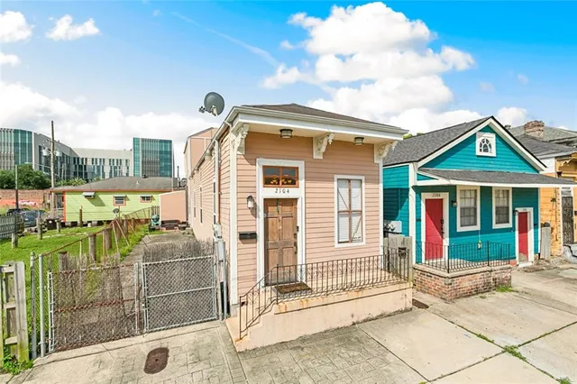 $1,995 | 2104 Iberville Street, New Orleans, LA 70112