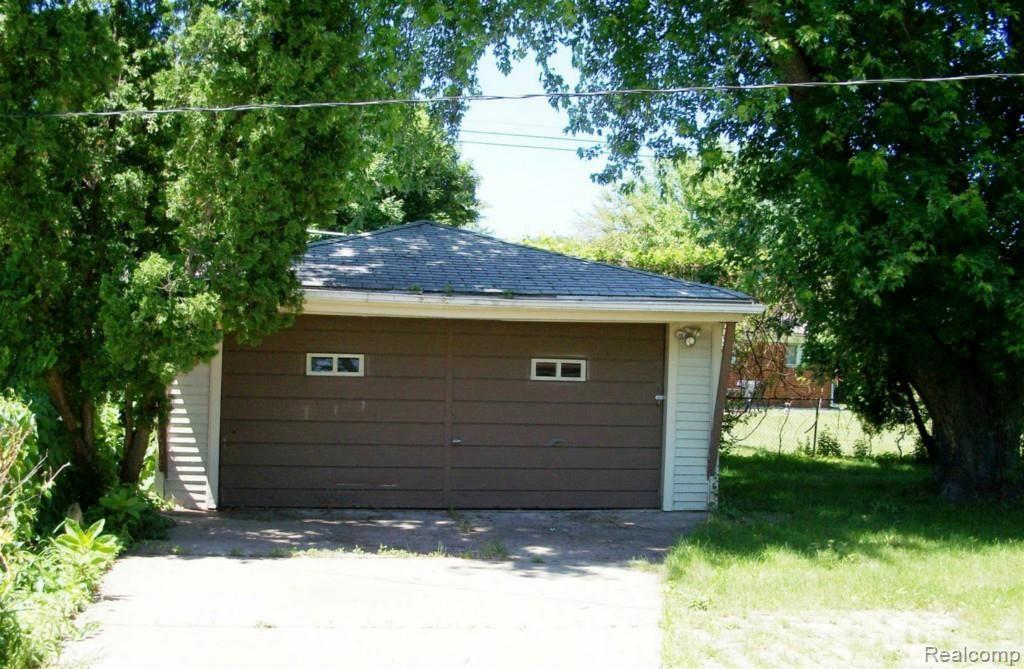 14957 Newburgh Road Livonia, MI 48154 - Photo 2 of 30 Newburgh (2) (Large).jpg