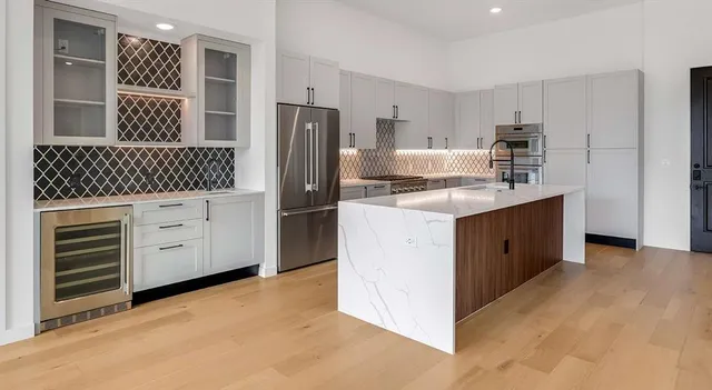 $8,220 | 2620 Maple Avenue, Unit 1105, Dallas, TX 75201