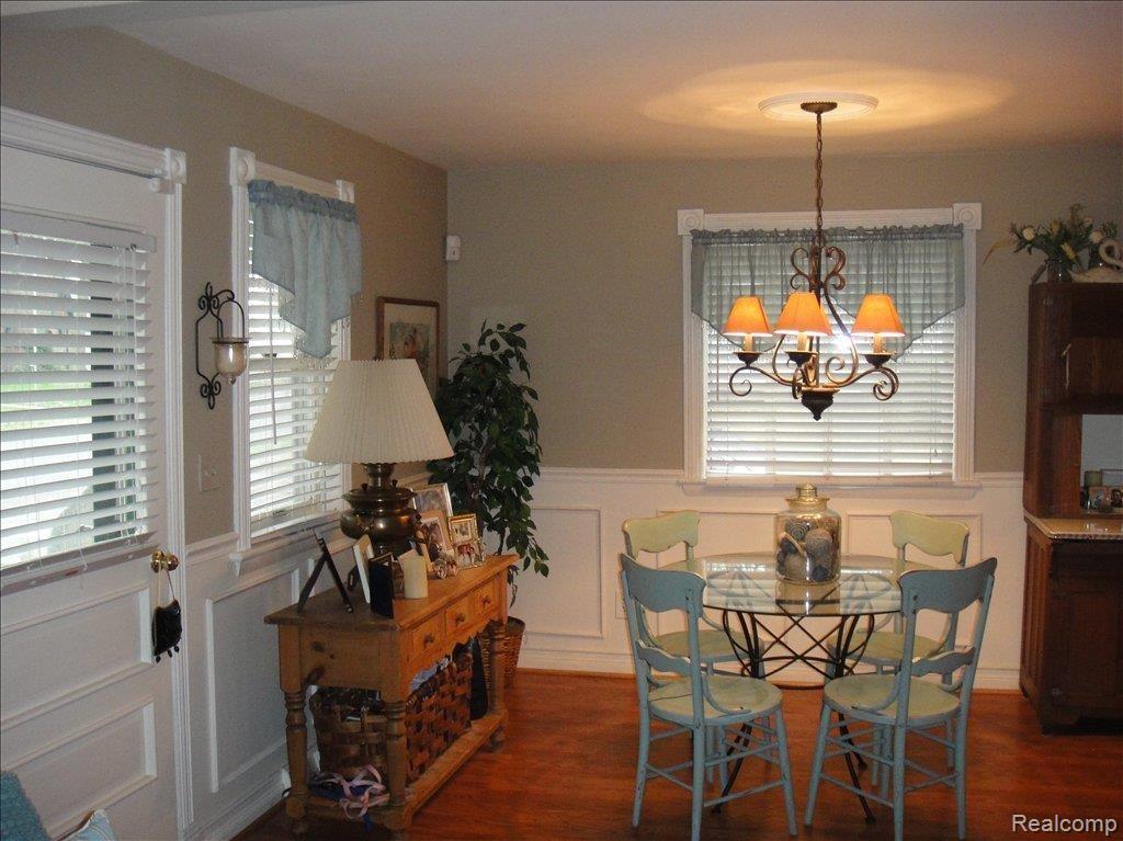 403 North Castell Avenue Rochester, MI 48307 - Photo 2 of 25 Dining Room1
