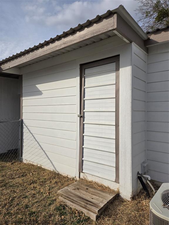 242 Treasure Beach Comanche, TX 76442 - Photo 20 of 22