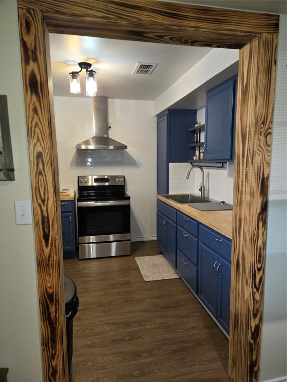 242 Treasure Beach Comanche, TX 76442 - Photo 5 of 22 a kitchen with stainless steel appliances granite countertop a stove and a sink