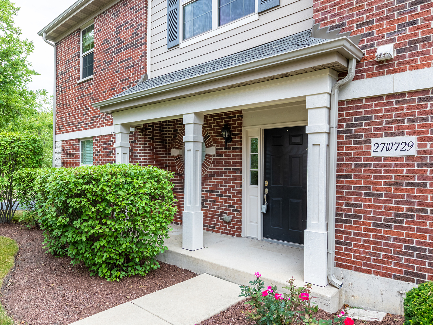 27W729 Hodges Way Winfield, IL 60190 - Photo 1 of 21