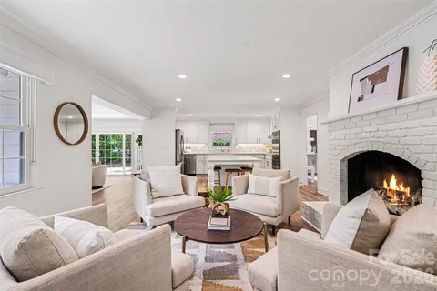 $1,290,000 | 7010 Terrace Drive, Charlotte, NC 28211