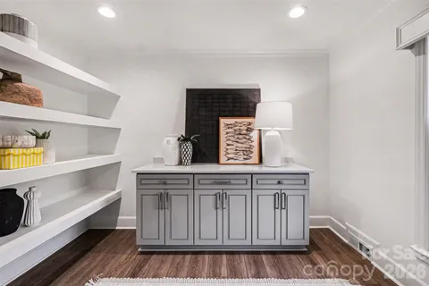 $1,290,000 | 7010 Terrace Drive, Charlotte, NC 28211