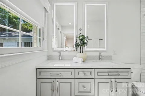 $1,290,000 | 7010 Terrace Drive, Charlotte, NC 28211