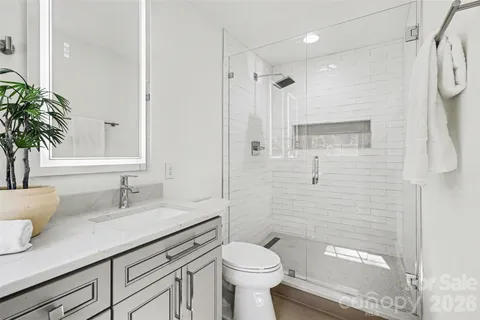 $1,290,000 | 7010 Terrace Drive, Charlotte, NC 28211