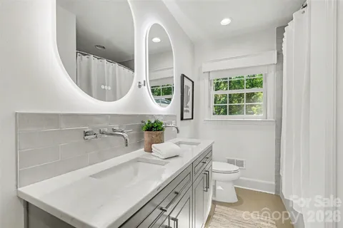 $1,290,000 | 7010 Terrace Drive, Charlotte, NC 28211