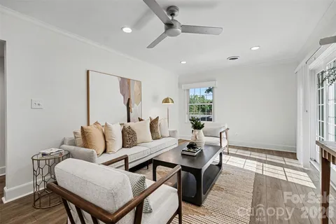 $1,290,000 | 7010 Terrace Drive, Charlotte, NC 28211