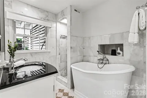 $1,290,000 | 7010 Terrace Drive, Charlotte, NC 28211