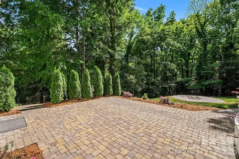 $1,290,000 | 7010 Terrace Drive, Charlotte, NC 28211