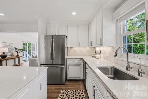 $1,290,000 | 7010 Terrace Drive, Charlotte, NC 28211