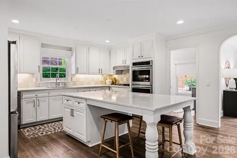 $1,290,000 | 7010 Terrace Drive, Charlotte, NC 28211