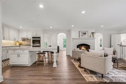 $1,290,000 | 7010 Terrace Drive, Charlotte, NC 28211