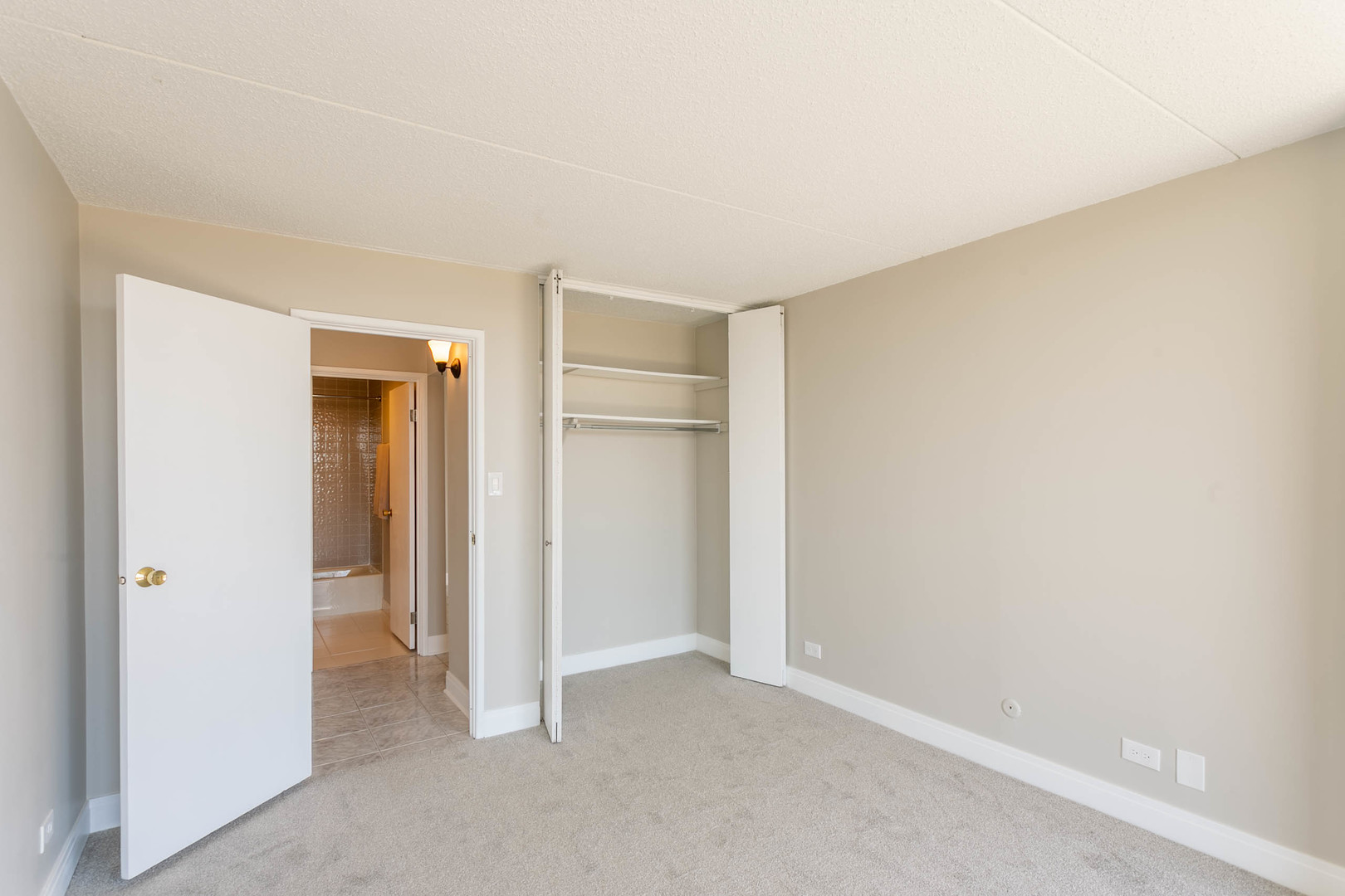 2015 South Finley Road, Unit 701 Lombard, IL 60148 - Photo 16 of 27