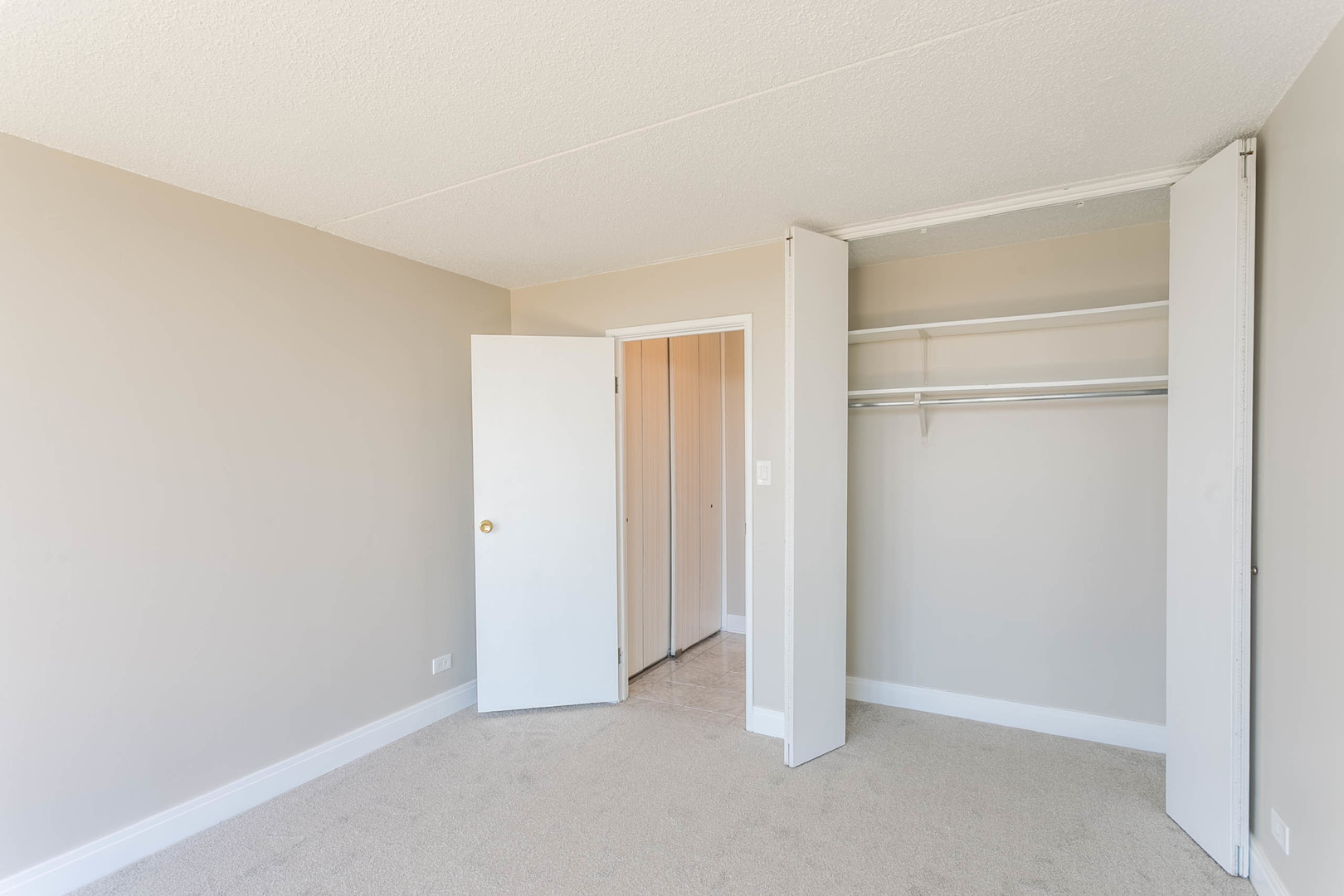 2015 South Finley Road, Unit 701 Lombard, IL 60148 - Photo 17 of 27