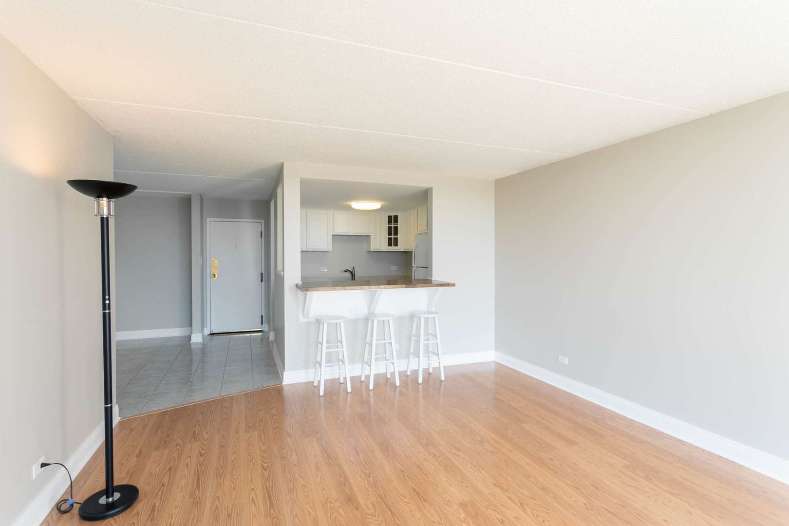 2015 South Finley Road, Unit 701 Lombard, IL 60148 - Photo 3 of 27