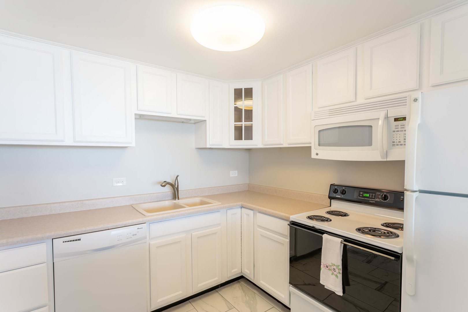 2015 South Finley Road, Unit 701 Lombard, IL 60148 - Photo 4 of 27