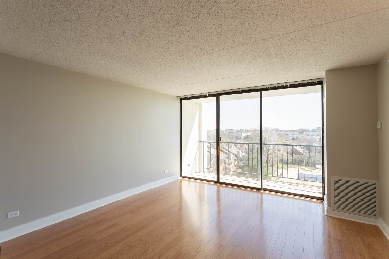 2015 South Finley Road, Unit 701 Lombard, IL 60148 - Photo 6 of 27