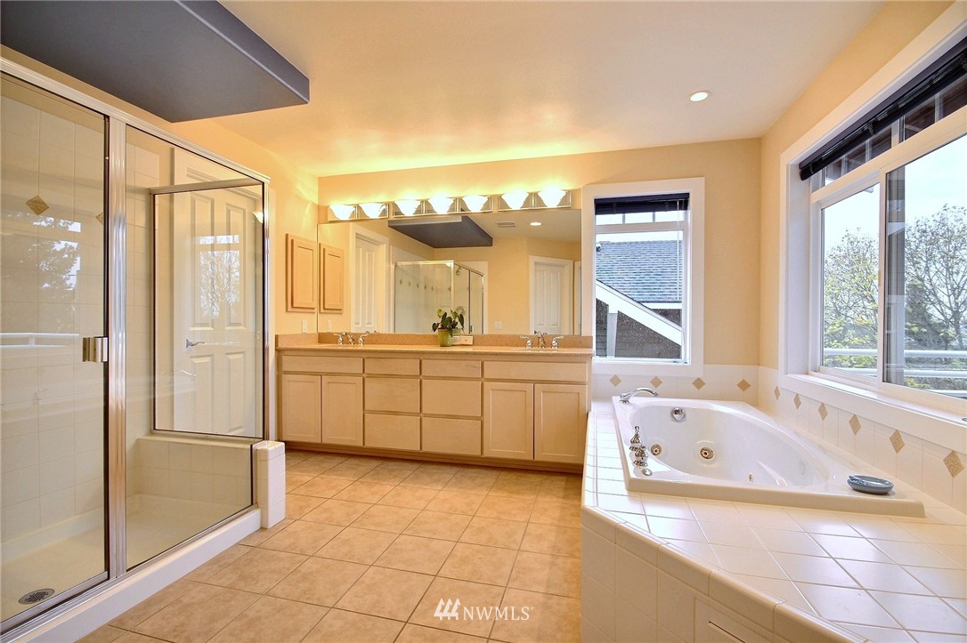 6842 16th Avenue Northeast Seattle, WA 98115 - Photo 15 of 25