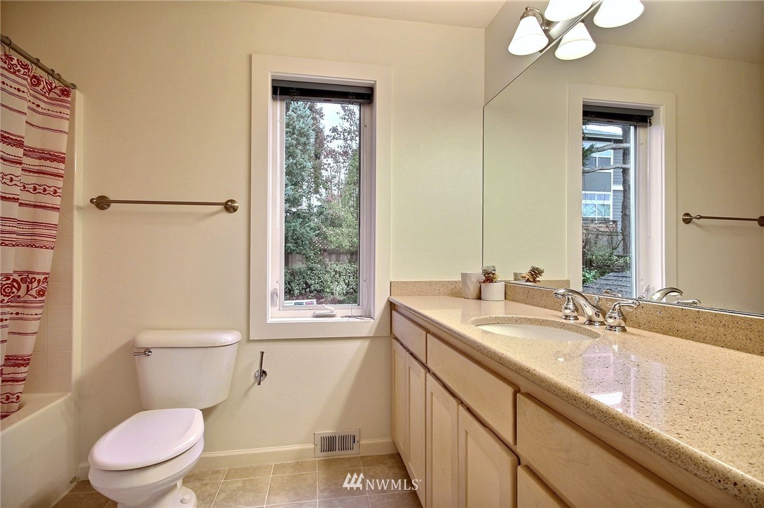 6842 16th Avenue Northeast Seattle, WA 98115 - Photo 18 of 25