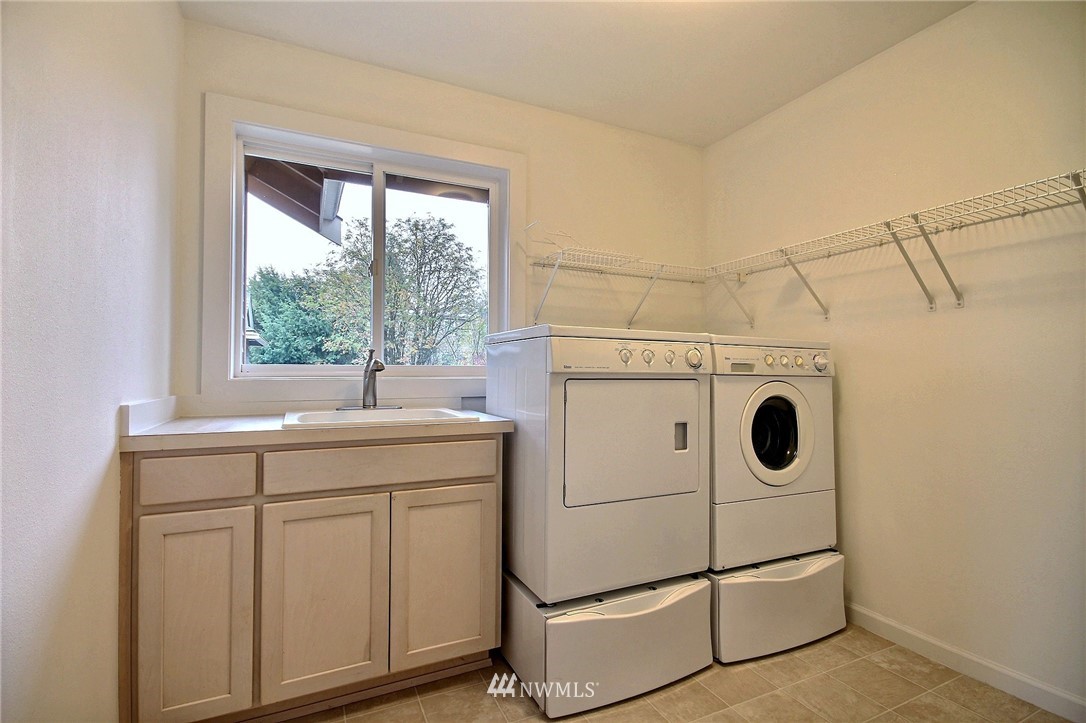 6842 16th Avenue Northeast Seattle, WA 98115 - Photo 19 of 25