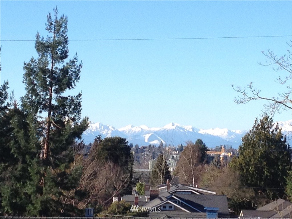 6842 16th Avenue Northeast Seattle, WA 98115 - Photo 7 of 25