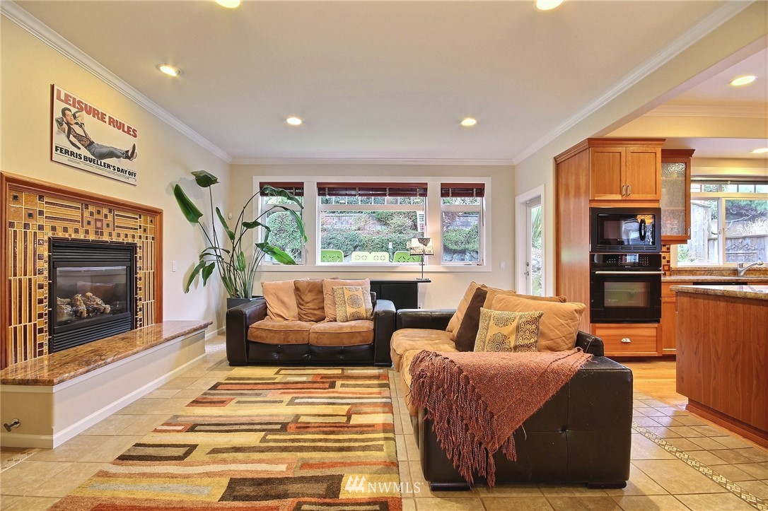 6842 16th Avenue Northeast Seattle, WA 98115 - Photo 8 of 25