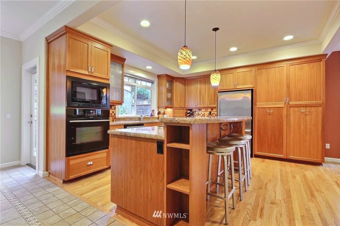 6842 16th Avenue Northeast Seattle, WA 98115 - Photo 9 of 25