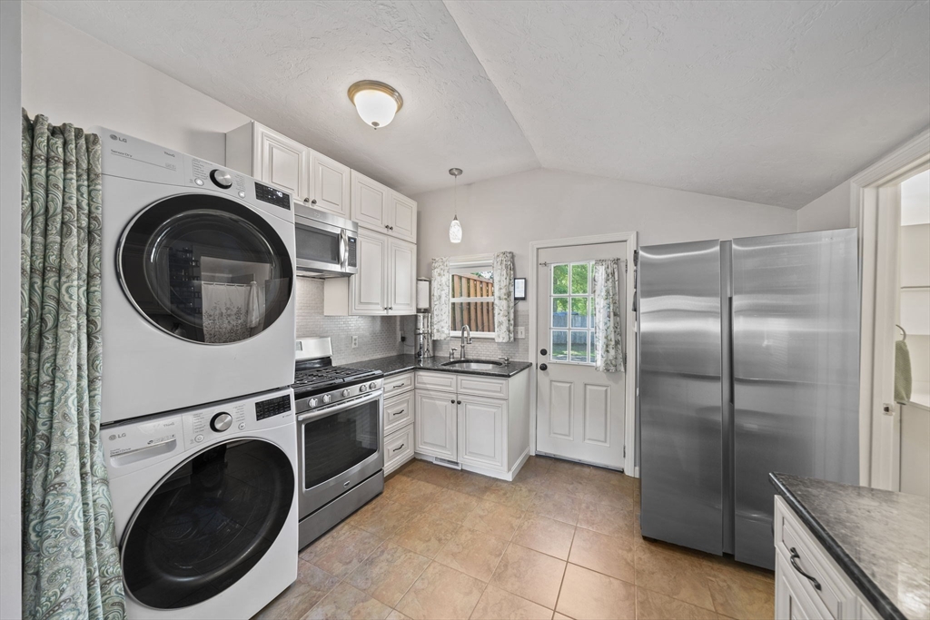 22 Madison Road Halifax, MA 02338 - Photo 13 of 27 Gallery Image 13