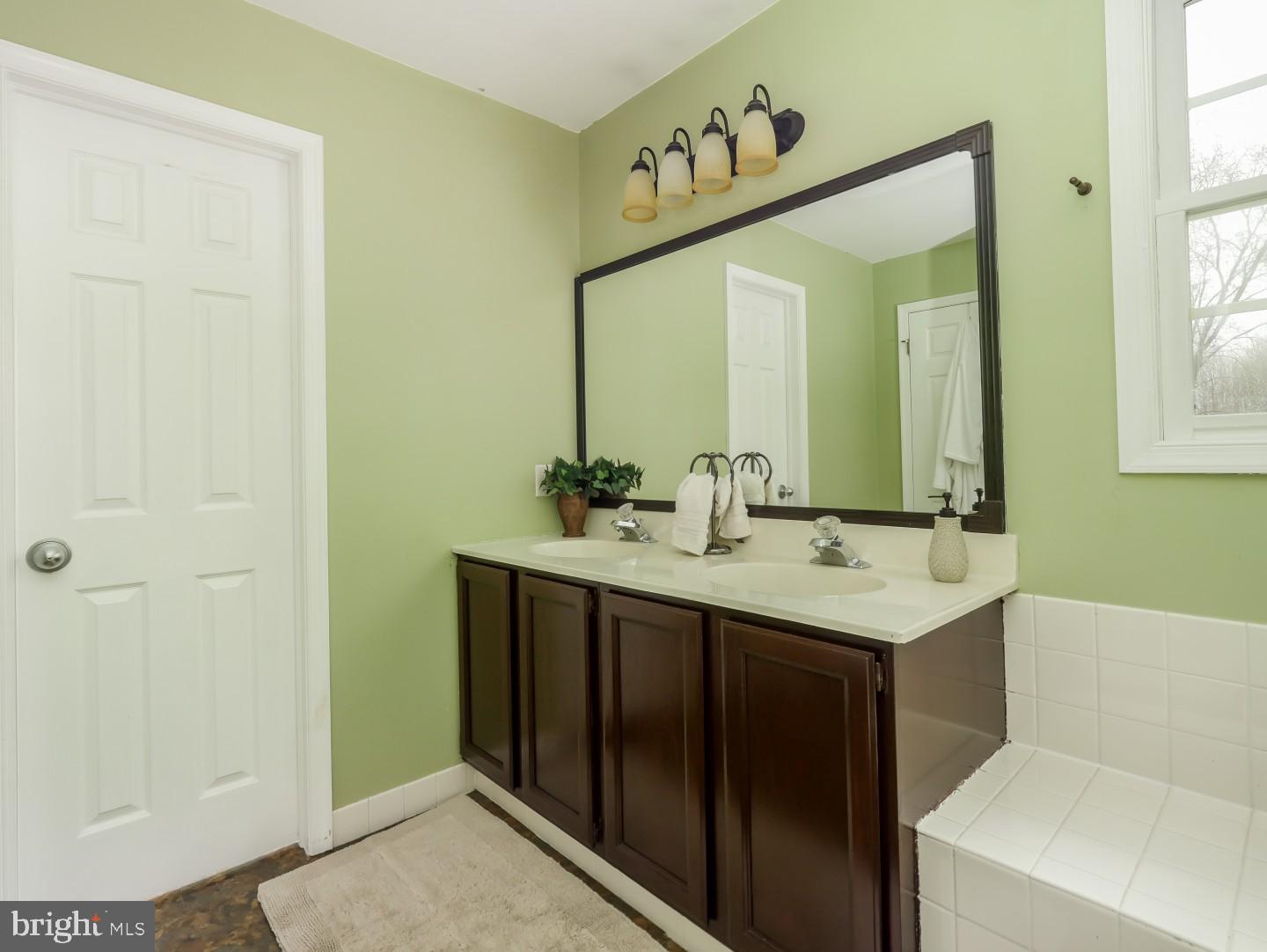 1281 Fountain Road Newtown, PA 18940 - Photo 17 of 29 Bathroom