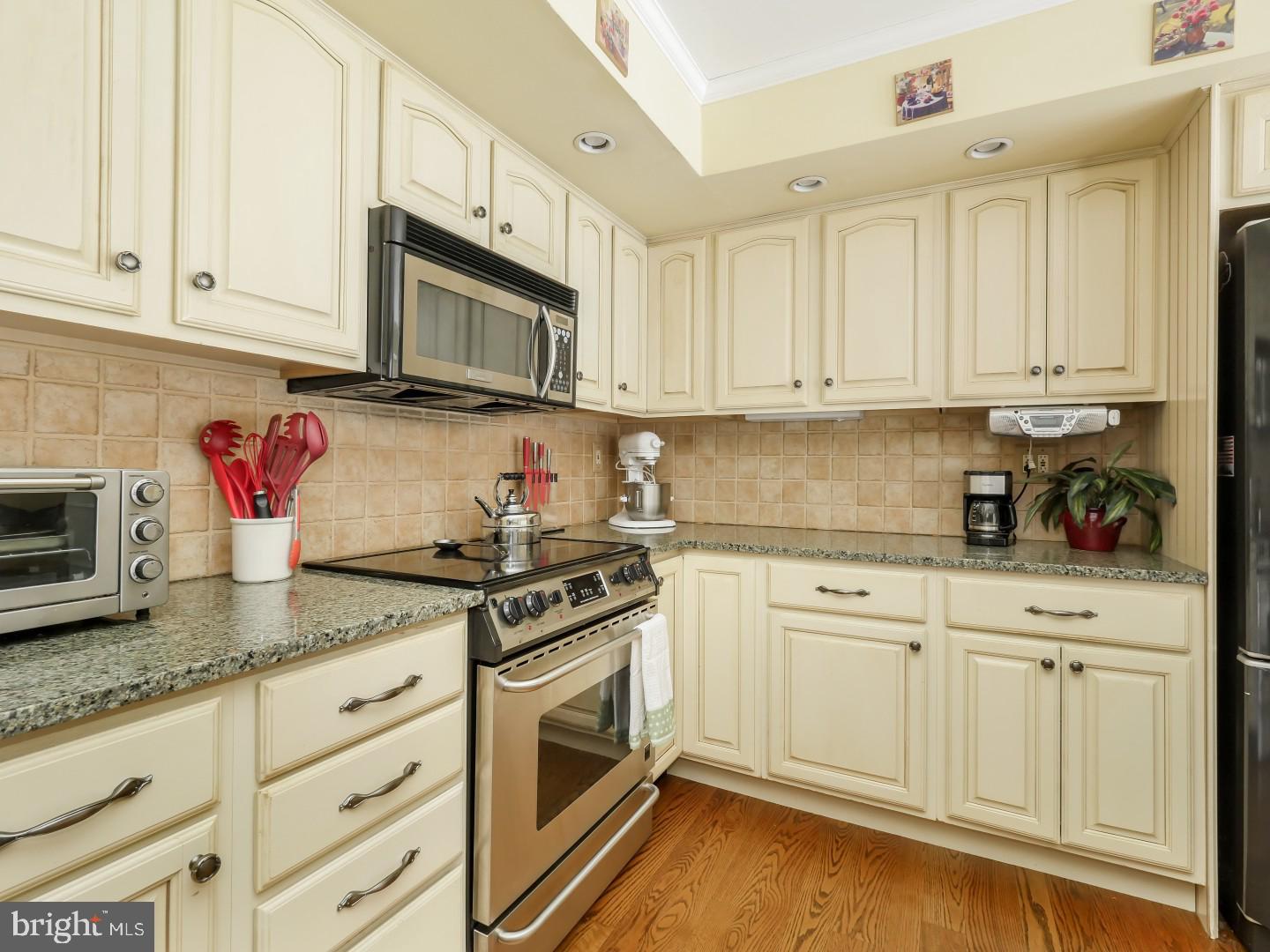 1281 Fountain Road Newtown, PA 18940 - Photo 3 of 29 Kitchen