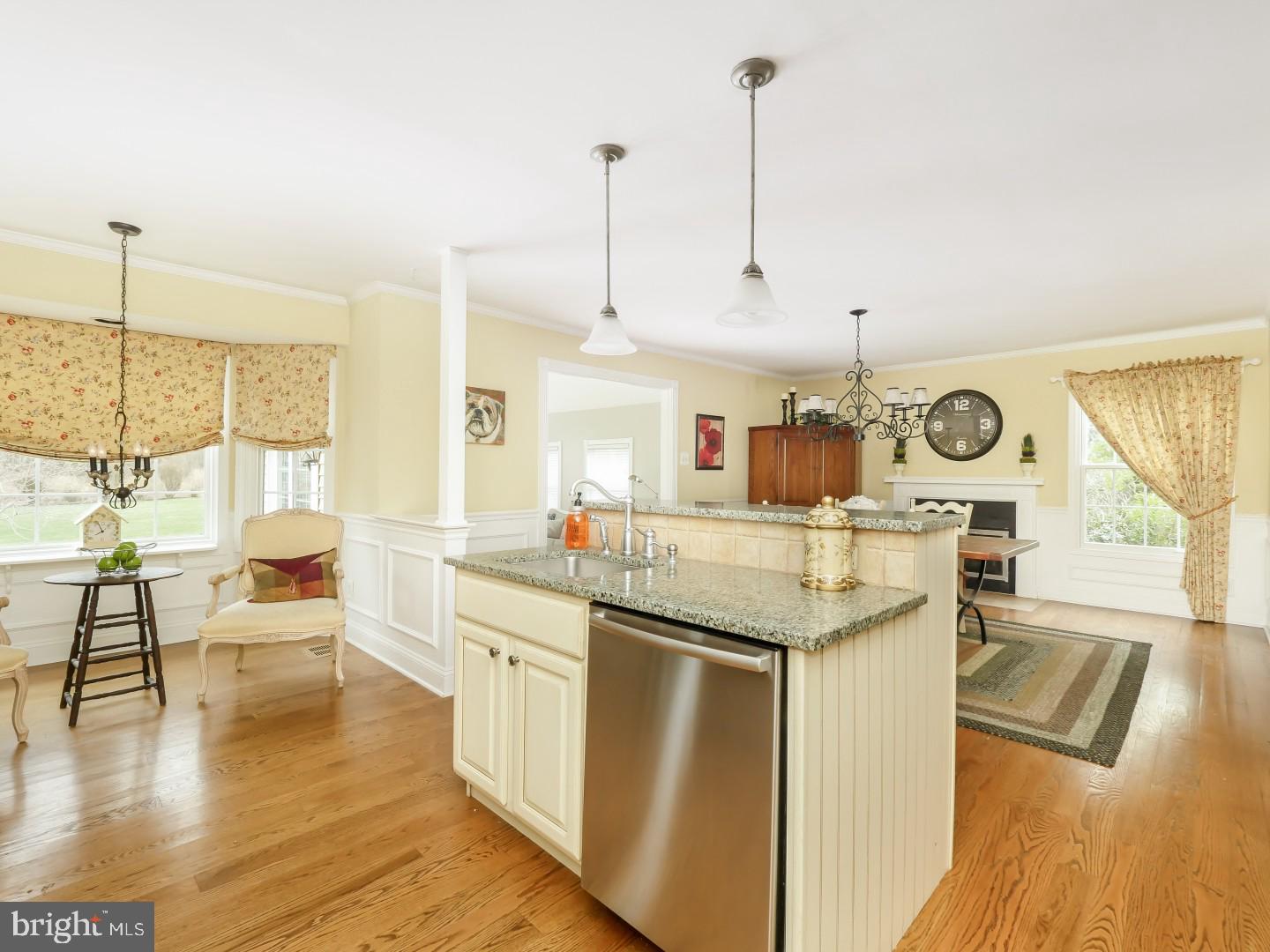 1281 Fountain Road Newtown, PA 18940 - Photo 5 of 29 Eat in Kitchen