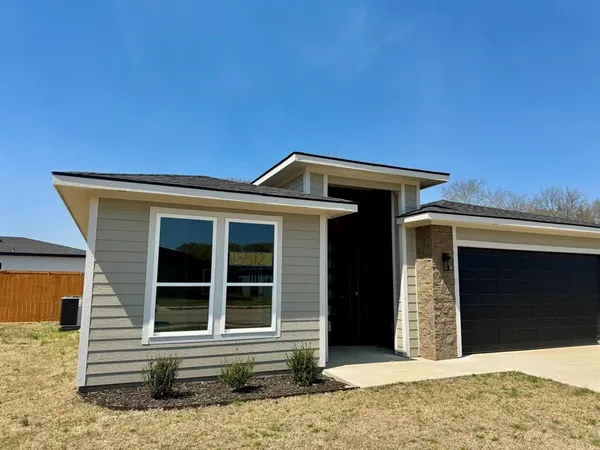 $2,250 | 15512 Greenhouse Way, Lindale, TX 75771