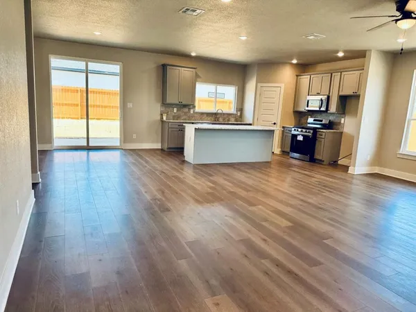 $2,250 | 15512 Greenhouse Way, Lindale, TX 75771