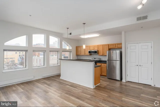 $1,800 | 301 West Franklin Street, Unit 505, Baltimore, MD 21201